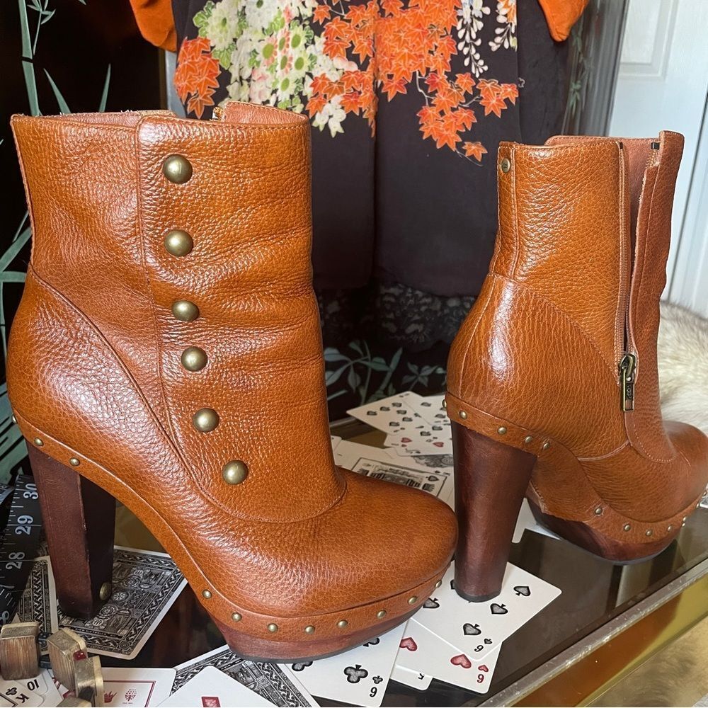 ♥️ UGG AUSTRALIA COSIMA CHESTNUT BROWN LEATHER PLATFORM Studded HEEL
BOOTS 8.5 - Picture 14 of 16